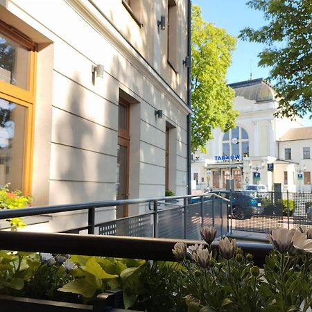 Hotel Gal Тарнув Экстерьер фото