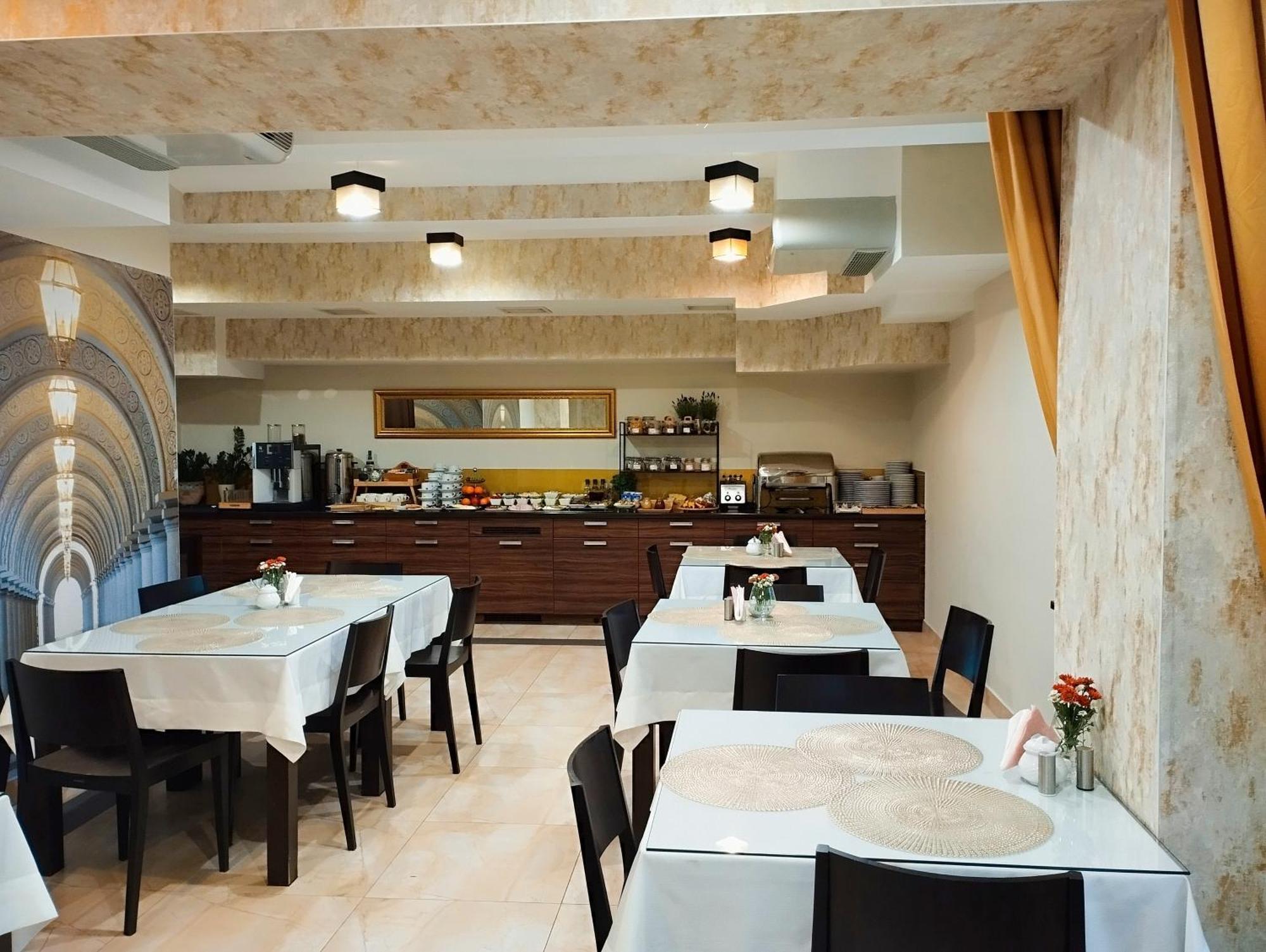 Hotel Gal Тарнув Экстерьер фото